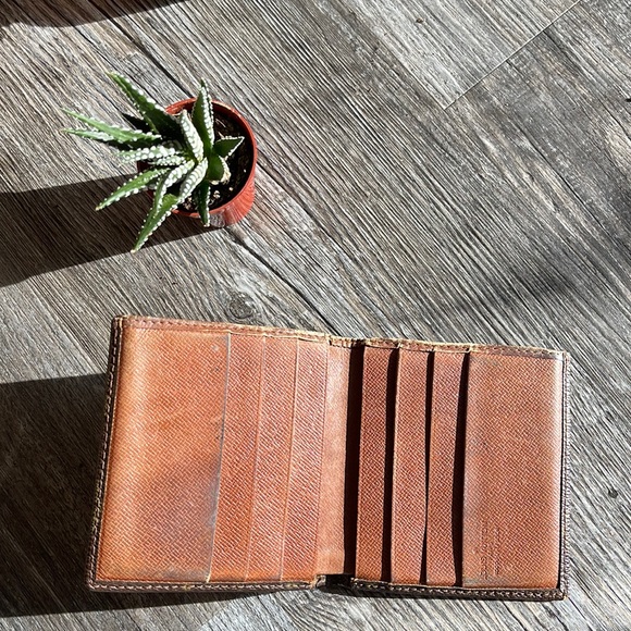 *sold* Vintage Louis Vuitton Billfold Wallet - Picture 4 of 8
